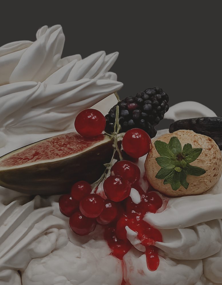 Pavlova în formă de lebădă, cu fructe proaspete
